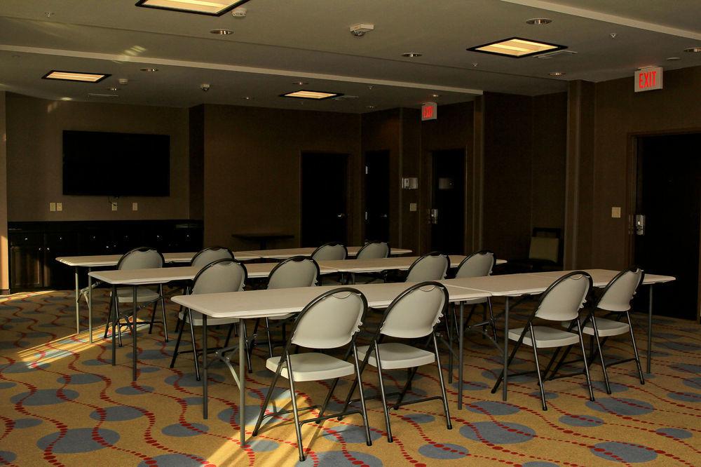 Holiday Inn Express Hotel & Suites Floresville By Ihg Exterior photo